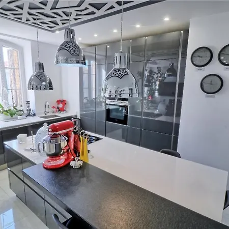 Standing 5 Pieces Centre Apartamento *