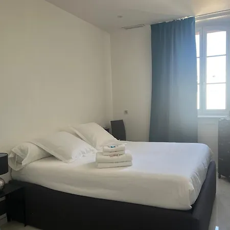 Standing 5 Pieces Centre Apartamento *
